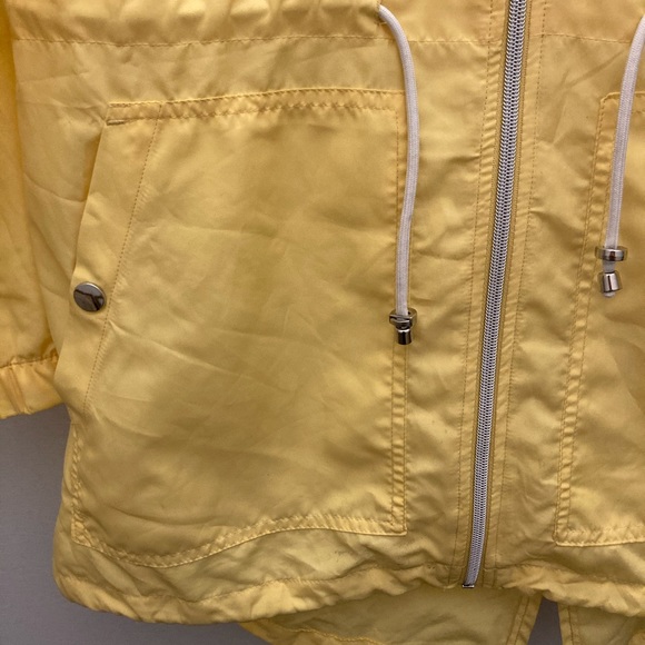 🔻 SOLD 🔻 Bright yellow spring jacket - Picture 1 of 3